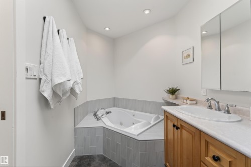 603 Beach Avenue, Cold Lake, AB - Indoor Photo Showing Bathroom