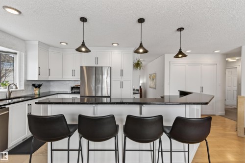 603 Beach Avenue, Cold Lake, AB - Indoor Photo Showing Kitchen With Upgraded Kitchen