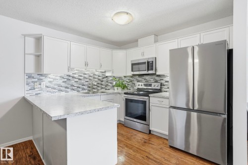 309 20 Grange Drive, St. Albert, AB - Indoor Photo Showing Kitchen With Upgraded Kitchen