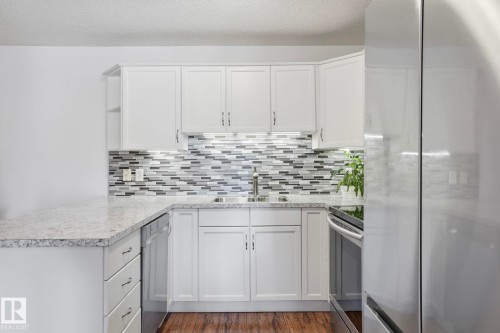 309 20 Grange Drive, St. Albert, AB - Indoor Photo Showing Kitchen With Double Sink With Upgraded Kitchen