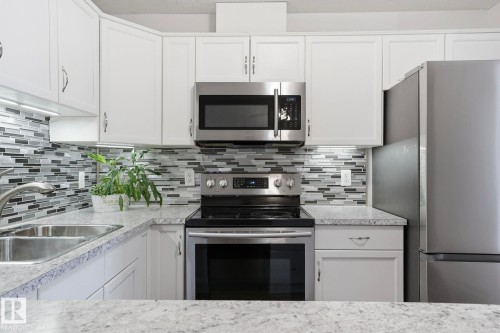 309 20 Grange Drive, St. Albert, AB - Indoor Photo Showing Kitchen With Double Sink With Upgraded Kitchen
