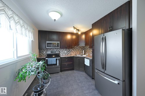 15 Glaewyn Es, St. Albert, AB - Indoor Photo Showing Kitchen With Stainless Steel Kitchen