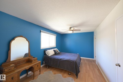 15 Glaewyn Es, St. Albert, AB - Indoor Photo Showing Bedroom
