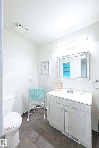 15 Glaewyn Es, St. Albert, AB - Indoor Photo Showing Bathroom
