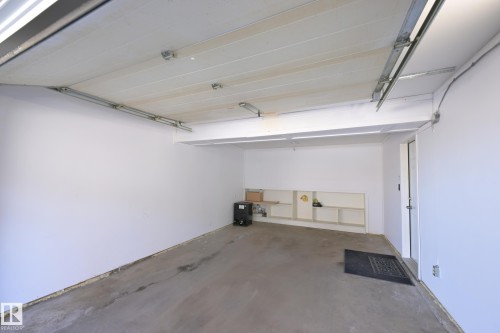 15 Glaewyn Es, St. Albert, AB - Indoor Photo Showing Garage