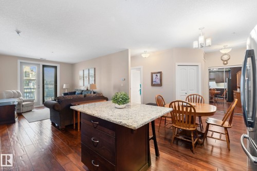 251 6079 Maynard Way, Edmonton, AB - Indoor Photo Showing Living Room