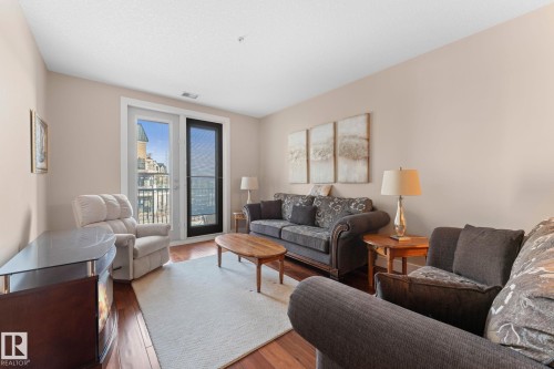251 6079 Maynard Way, Edmonton, AB - Indoor Photo Showing Living Room