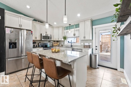 5706 Meadow Way, Cold Lake, AB - Indoor Photo Showing Kitchen With Upgraded Kitchen