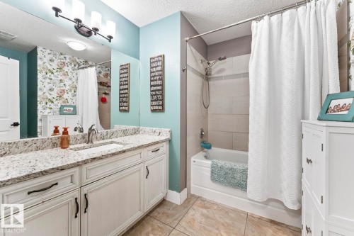 5706 Meadow Way, Cold Lake, AB - Indoor Photo Showing Bathroom