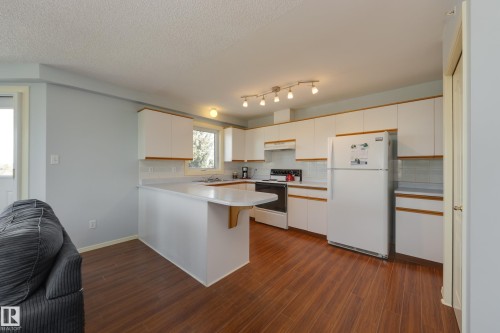 402 10610 76 Street, Edmonton, AB - Indoor Photo Showing Kitchen