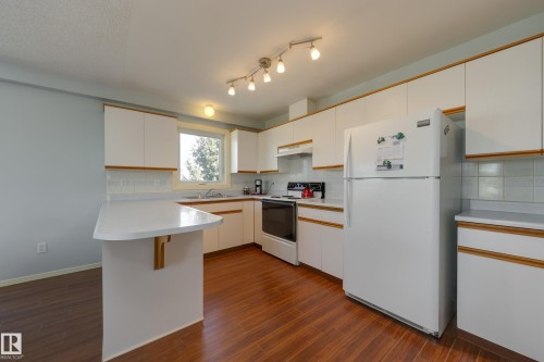 402 10610 76 Street, Edmonton, AB - Indoor Photo Showing Kitchen