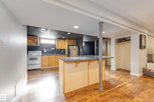 14227 74 Street, Edmonton, AB - Indoor Photo Showing Kitchen