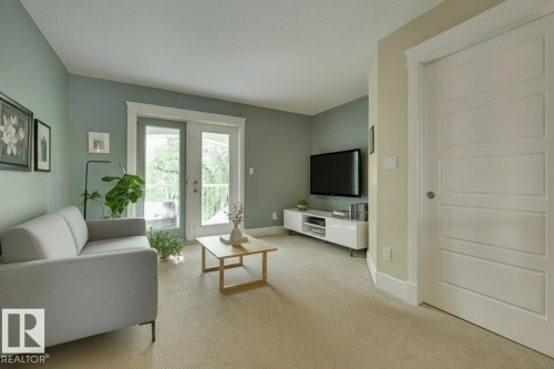 10810 74 Avenue, Edmonton, AB - Indoor Photo Showing Living Room