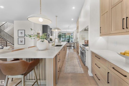 10534 139 Street, Edmonton, AB - Indoor Photo Showing Kitchen With Upgraded Kitchen