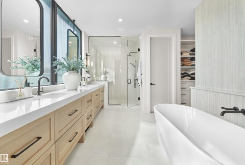 10534 139 Street, Edmonton, AB - Indoor Photo Showing Bathroom