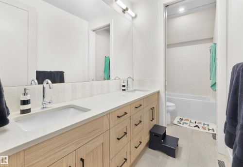 10534 139 Street, Edmonton, AB - Indoor Photo Showing Bathroom