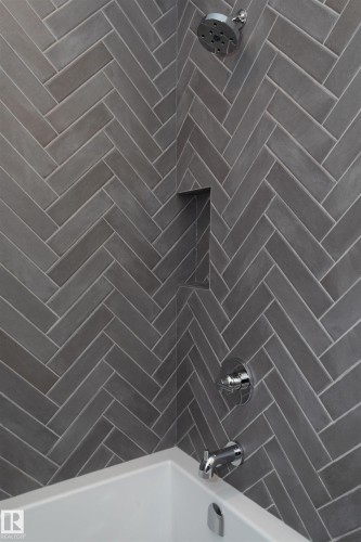 10534 139 Street, Edmonton, AB - Indoor Photo Showing Bathroom