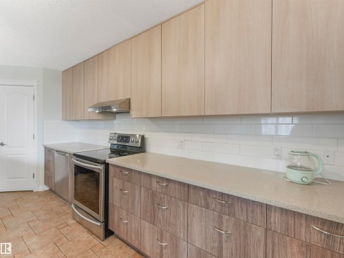 1885 Tomlinson Way, Edmonton, AB - Indoor Photo Showing Kitchen