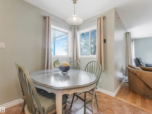 1885 Tomlinson Way, Edmonton, AB - Indoor Photo Showing Dining Room