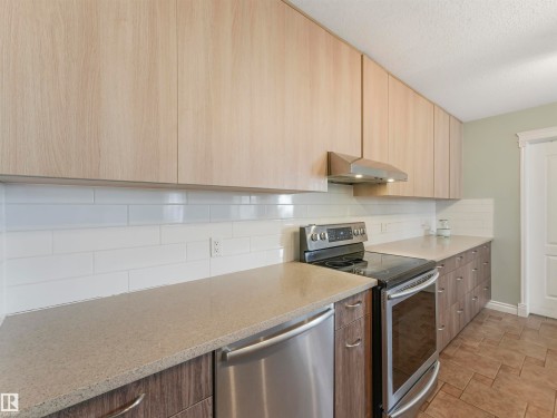 1885 Tomlinson Way, Edmonton, AB - Indoor Photo Showing Kitchen With Stainless Steel Kitchen With Upgraded Kitchen