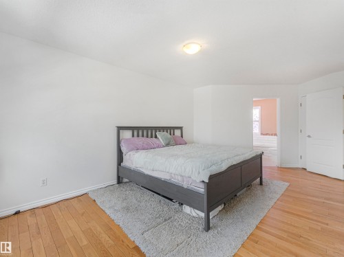 1885 Tomlinson Way, Edmonton, AB - Indoor Photo Showing Bedroom