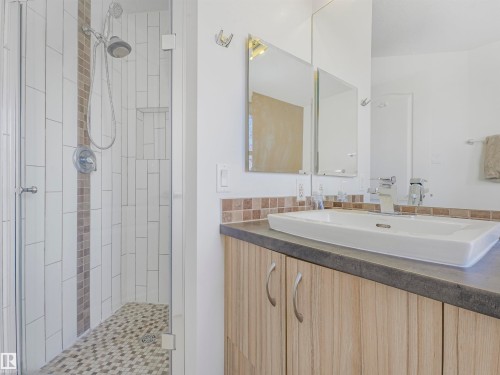 1885 Tomlinson Way, Edmonton, AB - Indoor Photo Showing Bathroom