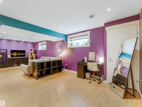 1885 Tomlinson Way, Edmonton, AB - Indoor