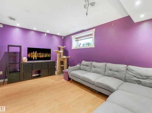 1885 Tomlinson Way, Edmonton, AB - Indoor Photo Showing Living Room