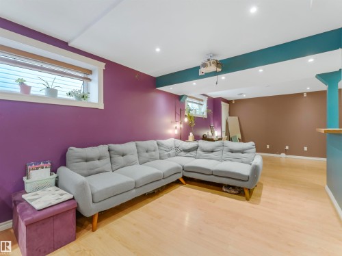 1885 Tomlinson Way, Edmonton, AB - Indoor Photo Showing Living Room