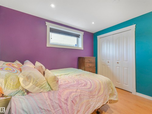 1885 Tomlinson Way, Edmonton, AB - Indoor Photo Showing Bedroom