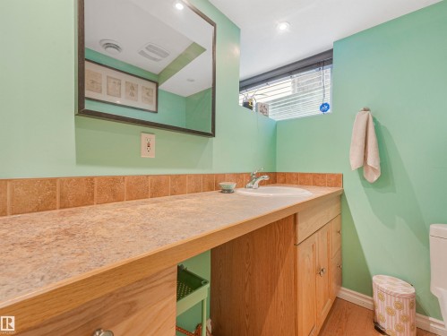 1885 Tomlinson Way, Edmonton, AB - Indoor Photo Showing Bathroom