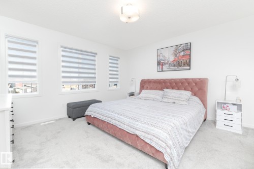 2126 Graydon Hill Crescent, Edmonton, AB - Indoor Photo Showing Bedroom