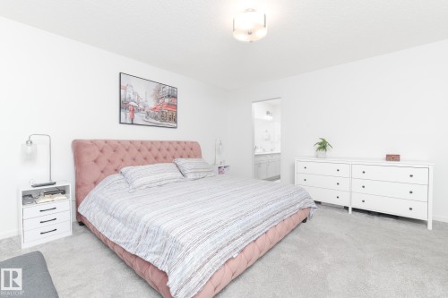 2126 Graydon Hill Crescent, Edmonton, AB - Indoor Photo Showing Bedroom