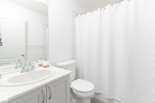 2126 Graydon Hill Crescent, Edmonton, AB - Indoor Photo Showing Bathroom