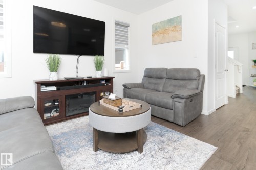2126 Graydon Hill Crescent, Edmonton, AB - Indoor Photo Showing Living Room