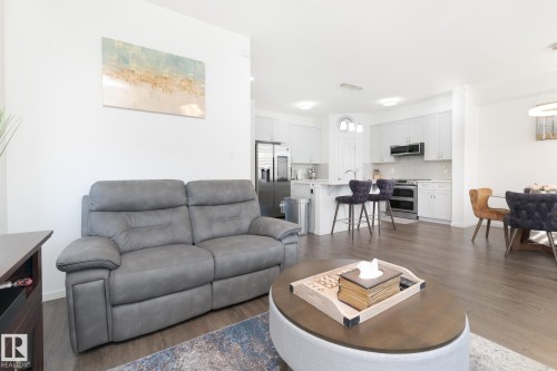 2126 Graydon Hill Crescent, Edmonton, AB - Indoor Photo Showing Living Room