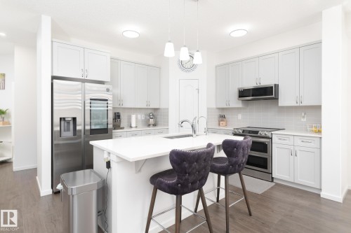 2126 Graydon Hill Crescent, Edmonton, AB - Indoor Photo Showing Kitchen With Upgraded Kitchen