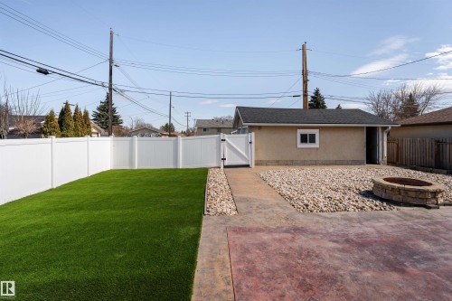 Expansive backyard featuring a combination of artificial turf and stone ground cover - 13331 64 Street Nw, Edmonton, AB - Outdoor
