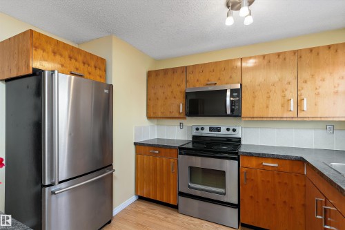 17132 103 Street, Edmonton, AB - Indoor Photo Showing Kitchen