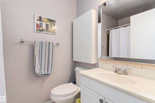 17132 103 Street, Edmonton, AB - Indoor Photo Showing Bathroom