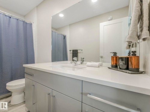 7808 174 Avenue, Edmonton, AB - Indoor Photo Showing Bathroom
