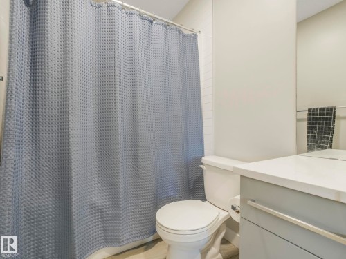 7808 174 Avenue, Edmonton, AB - Indoor Photo Showing Bathroom