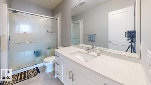 426 812 Welsh Dr, Edmonton, AB - Indoor Photo Showing Bathroom