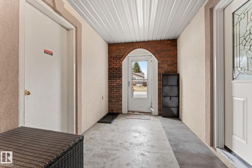 Covered entryway featuring a brick archway and concrete flooring - 16424 106 Street, Edmonton, AB -  With Exterior