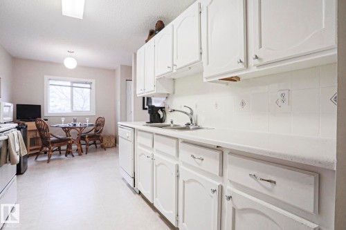 12 2020 105 Street, Edmonton, AB - Indoor Photo Showing Kitchen With Double Sink