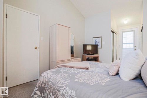12 2020 105 Street, Edmonton, AB - Indoor Photo Showing Bedroom