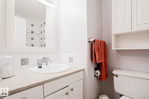 12 2020 105 Street, Edmonton, AB - Indoor Photo Showing Bathroom