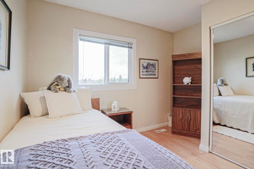 12 2020 105 Street, Edmonton, AB - Indoor Photo Showing Bedroom