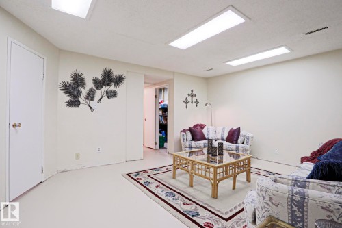 12 2020 105 Street, Edmonton, AB - Indoor