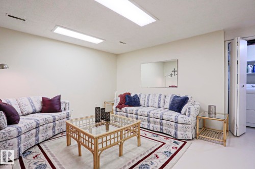 12 2020 105 Street, Edmonton, AB - Indoor